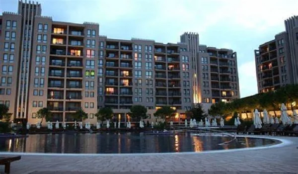 Featured Image of Neopolis to Financial District Distance